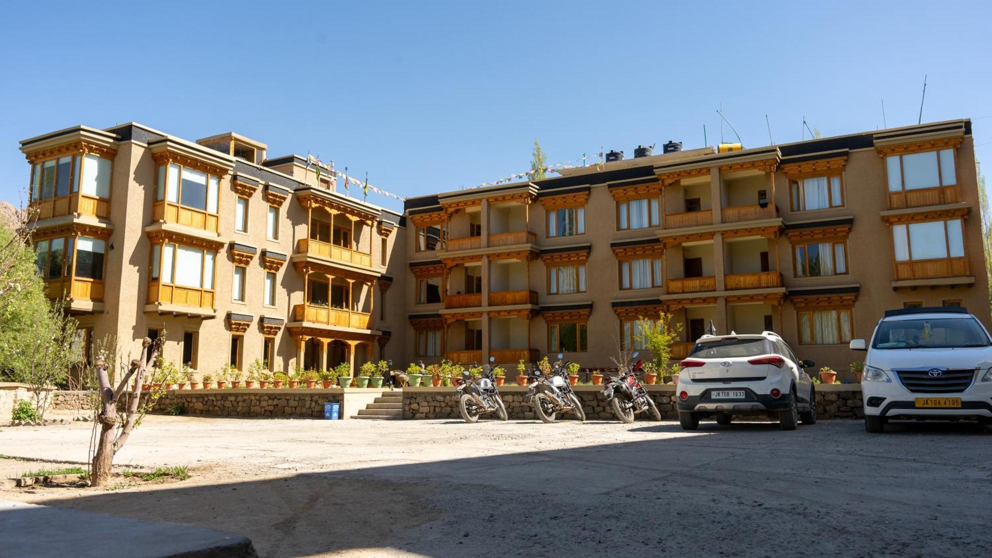Hotel The Saraha Leh Esterno foto